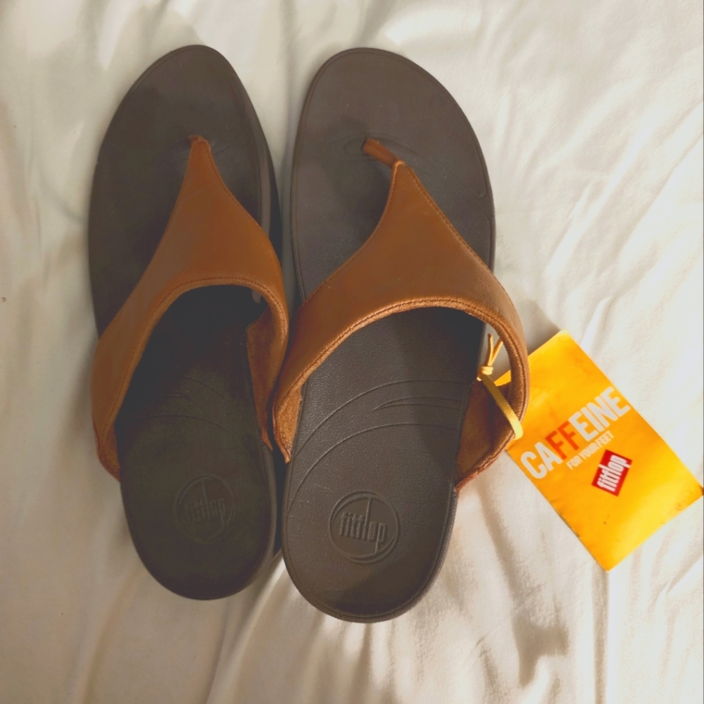 Fit Flop thong sandals. SIZE 10 Brwn top, dark brwn sole. 2 in platform